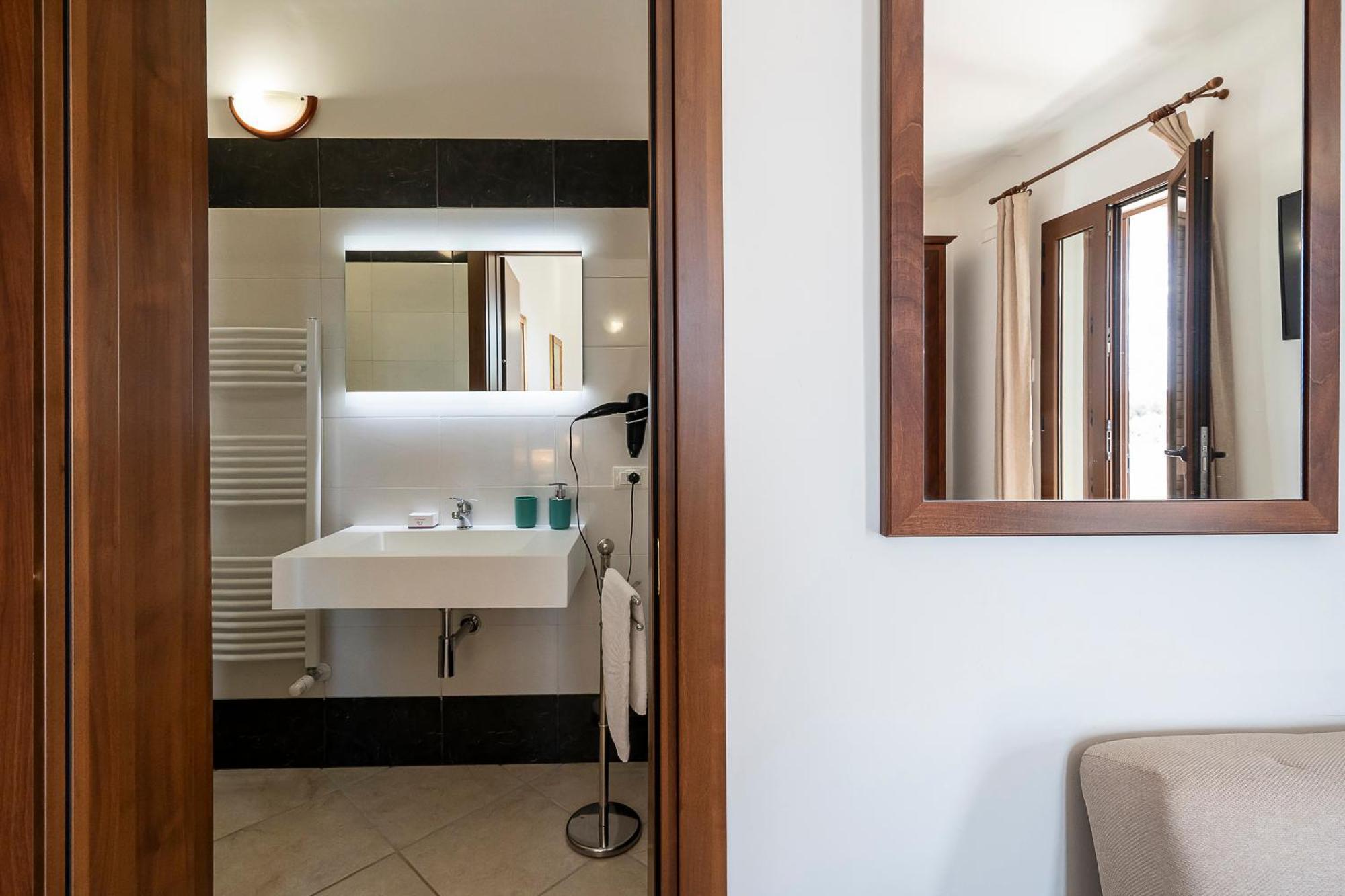 Tenuta Ricco With Pool And Garden - Happy Apartment